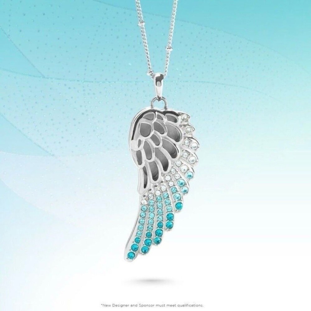 Origami Owl SILVER & AQUA OMBRÉ CRYSTAL WING SHAPED LIVING LOCKET